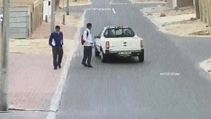 Update Mitchell's plain Rondevlei. PLEASE SHARE NOW!!!! 11:35 AM Rondevlei Park Old Trafford Road This poor boy was sadly rob of his Cellphone by this crooks in the bakkie we retrieve the number plate if saps need it mail us. Princeton High Student. Happend Friday morning 31/03/17 | Mitchells plain gangwatch