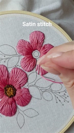 Spring flower embroidery using a satin stitch and mixing two colors🌸 #embroidery #tutorial #diy #art