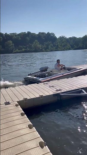 Jet boat dock spray