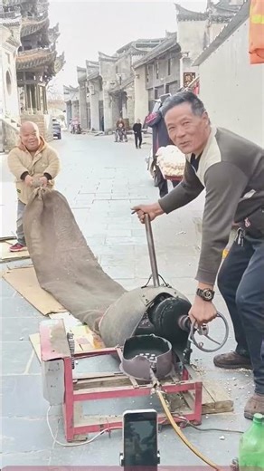 Old Street's Instant Popcorn Machine, Elderly Man Gets Hit by the Blast!