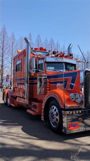元歌麿会愛車ピータビルトアメリカコンボイ迫力すごい宮崎デコトラチャリティーイベント入場シーンチャンネル登録よろしくお願いします😊
