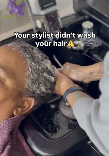 Understanding the Role of a Loctician in Hair Care