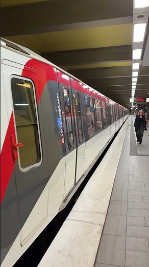 DT4.1 Ausfahrt Stephansplatz (U1) | U-Bahn Hamburg