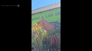 INFORME LAPIDARIO SOBRE LAS HERAS Y LOS HERMANOS CARAMBIA: Las Heras atraviesa uno de los momentos más delicados de los últimos años. Crece la desocupación, aumentan las demandas sociales y desde el Municipio la respuesta se repite: “no hay plata”. Sin embargo, mientras a los vecinos se les niegan soluciones, las principales autoridades municipales y su círculo más cercano no se encuentran en la ciudad, ni siquiera en el país. Según trascendidos conocidos públicamente, el intendente Antonio Cara