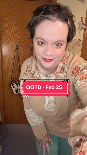 We’re getting close to the end of February and I’m feeling that pull towards spring. Time to start digging out those brighter colors! #wearwhatmakesyouhappy #joyisanactofresistance #midsizefashion #plussizefashion #dopaminedressing