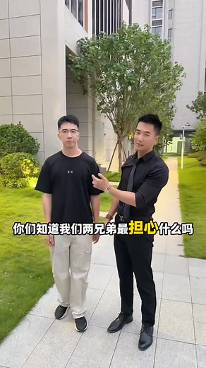 4.2K views · 134 reactions | 从小老妈就经常开玩笑说你们两个以后长大了头发都会像你爸一样所以我们现在一直坚持在用这个洗发水，这一瓶的配方真的很好，经常掉发的朋友可以试试～ | 黄圳龙 | Facebook