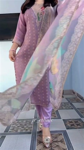 #kurtisstyle #kurticollection #fashion #like #trendingshorts #viralvideo