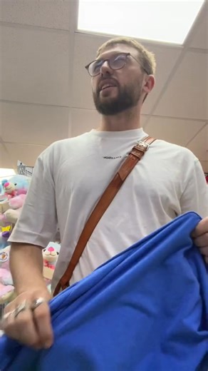 The best thing about Skegness.... Is that they still have shops like this!! Flash back to my last trip here, Had a custom made Charity shop tour t-shirt Do you know anywhere that does this still?? Think i need to get another one done! | Life at Gully