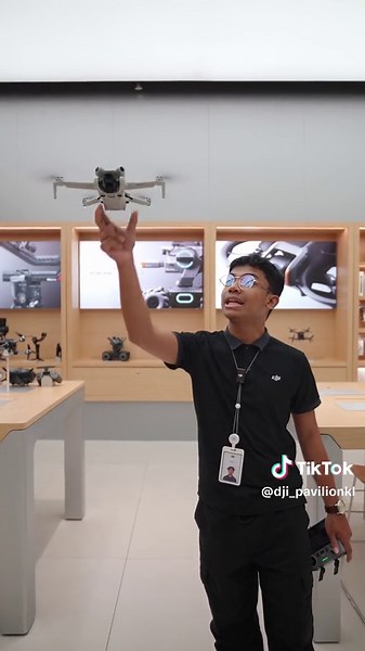 Why the DJI Mini 4 Pro is a fan favorite: ultra-lightweight for on-the-go adventures, omnidirectional sensors for worry-free flying, and ActiveTrack for capturing perfect action shots. 🚁✨ #DJIMini4Pro #DroneLife #pavilionkl