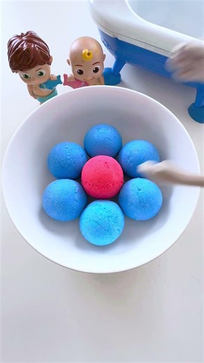 🔵🔴Mixing 2 Bath bomb Colors #shorts