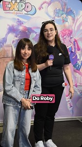 Direttamente da YouTube Kids, Roby e Jenny sono approdate a EXPO Comics & Games per incontrare i loro piccoli fan e farci scoprire il mondo colorato e pieno di avventure dei loro video! 📹 Tra risate, giochi e tante avventure su ROBLOX, ci hanno regalato un’intervista davvero divertente e coinvolgente! 🎤✨ 🎬Credits: @teampulataofficial @rytheex #EXPOcg | EXPO comics & games