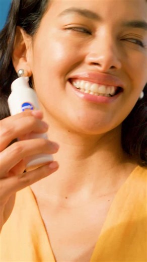 Simplificar a rotina? A gente ama! 💙​ ​ Um só produto, dois benefícios: proteção solar e primer. Sua pele protegida e pronta para a make em segundos com o novo NIVEA SUN 2 em 1 Primer. ​ ​ Com FPS 70 protege, suaviza e prepara sua pele para a make. Praticidade que transforma sua rotina. ✨​ ​ #NiveaBrasil | NIVEA