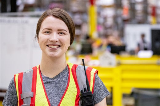 Empleos en un almacén XL de Amazon; empleos en un almacén de productos grandes y a granel