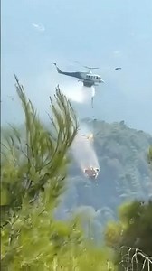 Grèce : deux hélicoptères bombardiers d’eau entrent en collision en pleine lutte contre un incendie