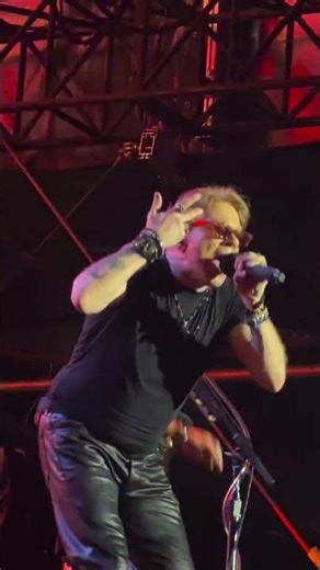 Can't stop thinkin' bout' doin' it one more time #gunsnroses #axlrose #slash #metalfans #shorts