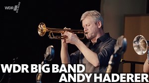 When Duke Ellington first performed "Prelude To A Kiss" , back in 1938, it featured his legendary lead alto player Johnny Hodges. In our version, an arrangement by Stefan Pfeifer-Galilea, the part is instead played by one of our lead trumpet players, Andy Haderer, bringing a different flavor to this beutiful, pensive ballad. Recorded live in Studio 4, conducted by Stefan Pfeifer-Galilea. ------------------- Als Duke Ellington "Prelude To A Kiss" 1938 zum ersten Mal aufführte, stand sein legendär