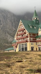 Welcome to Prince of Wales Hotel - our home for two nights on our Glacier & Waterton Lakes Bike Tour. This hotel stands alone on a bluff above Upper Waterton Lake against an extraordinary backdrop of glacier-carved peaks. This historic inn is one of the most photographed hotels in North America, thanks to its supremely picturesque setting where the mountains meet the prairie. Tap the link in our bio to learn more about the trip! 🎥: Backroads Trip Leader Stefan Carlberg (@stefancarlberg) | Backr