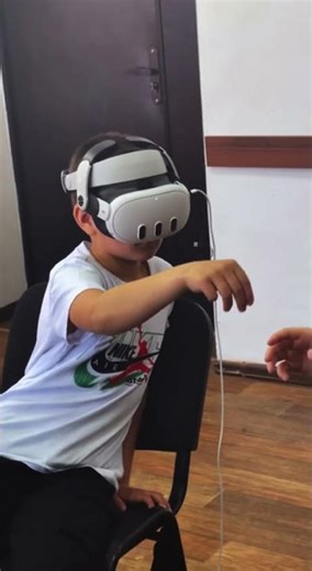 Дети изучают мир в VR очках. Подробнее в МАХ. Ссылка в шапке профиля.