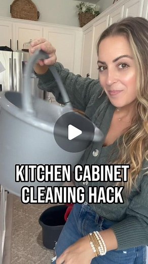 Heather Rhodes on Instagram: "ollow me for more easy cleaning tips. 🤚🏼If you’re not mopping your kitchen cabinets clean, you’re doing it wrong. I do this once a month and it literally takes no time at all. Mop head should be wrung out almost dry, no dripping, no streaks! Toss in the washing machine to clean when done. Or I also like to soak in white vinegar first then wash. Maintenance is key when it comes to keeping a clean home. If you do a little each day, you’ll never get behind. Download 