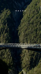 Talk about refreshing. Explore the Volvo XC60 plug-in hybrid, in a new shade of green. | Volvo Car South Africa