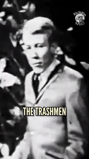 «Surfin' Bird» es una canción interpretada por la banda de surf rock The Trashmen. Lanzado en 1963, alcanzó el número 4 en el Billboard Hot 100. Se trata de una combinación de dos éxitos R&B de The Rivingtons,