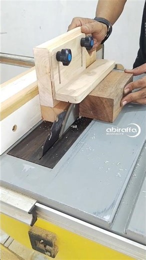 table saw push block with anti kick back device #woodworking #tips #tricks #diy