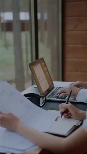 🇪🇦En Cubera, creemos que todo gran proyecto empieza escuchando. Nuestro equipo está a tu lado para entender tus necesidades, acompañarte y dar vida a la casa que imaginas. Cada detalle importa. Cada conversación cuenta. Tu proyecto es único, y nuestro compromiso también. Contáctanos y empieza a construir con confianza. 🇵🇹Na Cubera, acreditamos que todo grande projeto começa ouvindo você. Nossa equipe está ao seu lado para entender suas necessidades e transformar seu sonho em realidade. Cada 