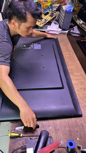 how to remove a television casing without using screws #tv #television #Samsung #electronics #tools