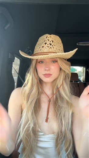 Caroline Zalog on Instagram