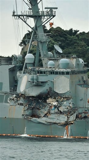 Night of Steel and Screams – USS Fitzgerald Torn Open by a Deadly Collision 🔥 A gaping wound rips through the hull of USS Fitzgerald (DDG-62), flooding compartments in seconds and turning a modern warship into a fight for survival. The shocking damage shows how brutally the sea can strike—even against a high-tech United States Navy destroyer built for missile warfare and global dominance. #USSFitzgerald #DDG62 #CollisionAtSea #NavalDisaster | American Naval Legacy