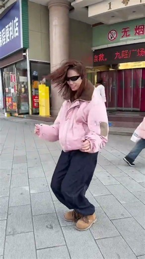 好久都没看到这么多正宗的二百舞了#funny #搞笑 #有趣 #shorts