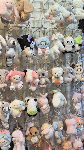 WALLET CARDS | Bouquet | Digital ILLUSTRATION | Polaroids on Instagram: "Valentines aa raha hai🫶🏻 socha share karke yaad dila du🥺❤️ . . Follow and dm to place your orders. More than 10 options available in these cute plushie keychains. . . . (Tags) Keychain, bunny, plushie keychain, plush toys, cute keychains, cute gifts, gifting ideas, gift for her, gift ideas for her, gifting keychain, gifting bunny, cute gifts for him, birthday gift, anniversary gift, gift shop, cute gifts shop, gifts for 