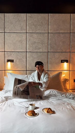 There’s nothing quite like starting your weekend in London with breakfast in bed ✨🥞 The perfect way to ease into your weekend getaway in the City of London! 🎥: @im.nowhere #fourseasons #breakfastinbed #londonhotels #towerbridge #weekend | Four Seasons Hotel London at Tower Bridge