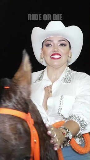 1000 STUNNING WOMEN Inside the Club You won't believe it. #curvy #beautifulwomen #fashion