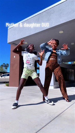 Kiki Mo (@kikimo33)’s videos with No Letting Go RMX - 083chee