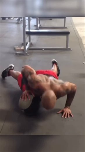 Flo rida on Instagram: "You never know when your photoshoot moment is going to come, so stay ready! Many people got their moment out of nowhere. The only difference is, can you capitalize? Can you show up everyday and work, believing that at any moment you could be working in the MOMENT that elevates your life to the next level. That’s why I’m grateful to be prepared so I don’t have to experience hesitation and just execute. Knowing this who I am, this is what I do, every day. Day in and Day out