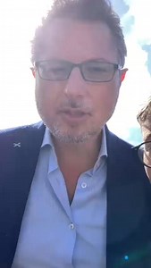 "Buongiorno, sono Angela la mamma di Angelo. Siamo orgogliosi di Angelo e sappiamo che ha avuto piacere di conoscerla, perché ne sente parlare in casa di lei e il modo in cui ne discutiamo sugli argomenti che lei tratta. Noi da genitori facciamo in modo di trasmettere ai nostri figli cosa é giusto e prendere esempio da persone come lei e stare lontano da presunti criminali suoi coetanei. Noi siamo dalla sua parte, compreso Angelo! 💛 Grazie 🙏🏽" | Francesco Emilio Borrelli