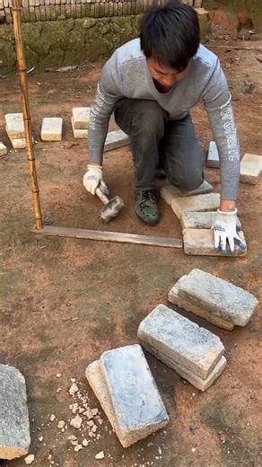 A very easy process for constructing a circular brick structure.