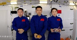 Video: Chinese astronauts deliver live science lessons from space