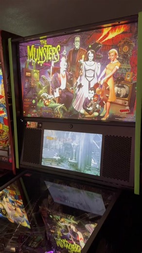 Sunday Funday at mini Duckie’s 🍻⁣ ⁣ Please excuse my Strange Science pinball, that’s how pinball go, sometimes they just don’t work…⁣ ⁣ #duckiesrevenge⁣ #believeinduckie⁣ #sternpinball⁣ #chicagogamingcompany ⁣ #ballypinball⁣ #sundayfunday