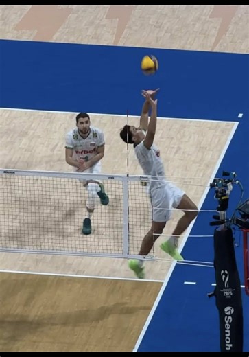 Bulgaria's Nikolov Shines in Men's Volleyball