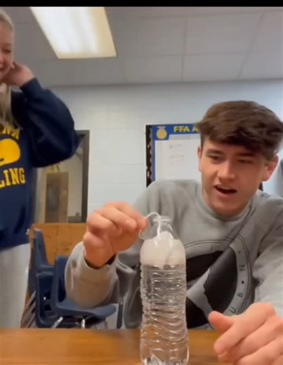 meMedicals on Instagram: "Tampons are used to absorb menstrual blood by inserting them into the vagina during a period. To use a tampon, wash your hands, relax, and insert it gently at an angle towards your lower back until the fingers holding the applicator touch your body, then push the inner tube to release the tampon and remove the applicator, leaving the string hanging out. It's crucial to wash your hands, follow package directions, change tampons every 4-8 hours to reduce the risk of toxic