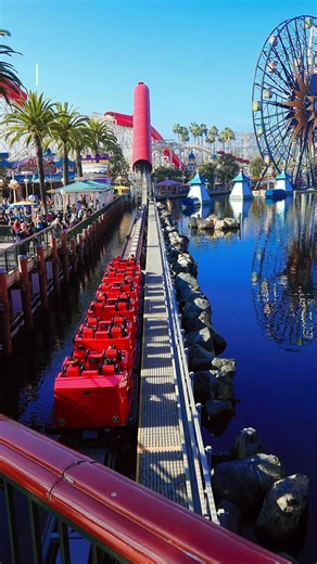 Take me back to DCA and Disneyland 😭 It has been 10 years since I’ve been to the California parks and oh my gosh the difference between them. I love Disney World with all my heart but the Cali parks grew on me very quickly! I’m already planning our next trip to Disneyland! ~•~•~•~ #Disneyland #DCA #DisneyParks #DisneyVacation #DisneyVlog