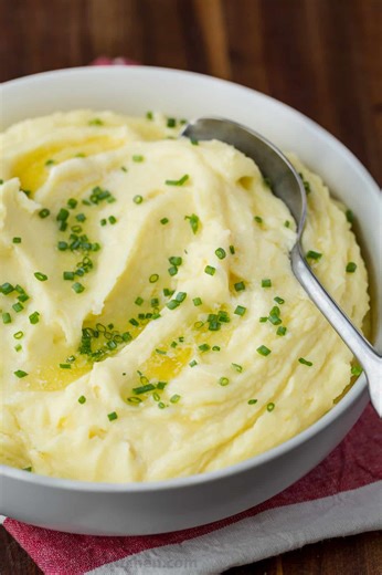One of the tastiest mashed potato recipes we’ve tried. Garlic Mashed Potatoes: https://natashaskitchen.com/garlic-and-chive-mashed-potatoes/ | NatashasKitchen.com