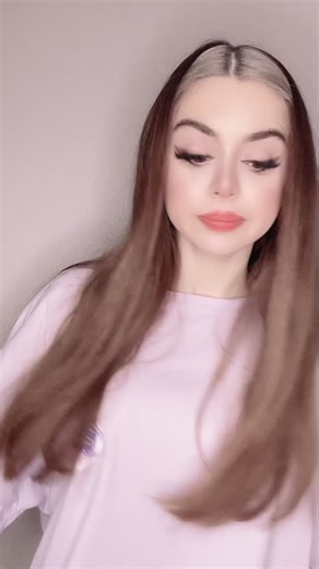 Expressive Hand Gestures in Everyday Communication