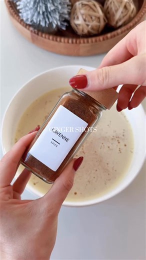 Alexia Maria on Instagram: "Weekly ginger shots recipe ⬇️🫚🍊 Recipe: 6 oranges Handful of ginger 2 lemons 1 tbsp honey 1 1/2 c coconut water 5 dashes of cayenne pepper 1/4 c lemon pulp 1/4 c orange pulp Blend, strain and enjoy ✨ #gingershot #gingershots #gingershotsrecipe #wellnessshots #healthyrecipes"