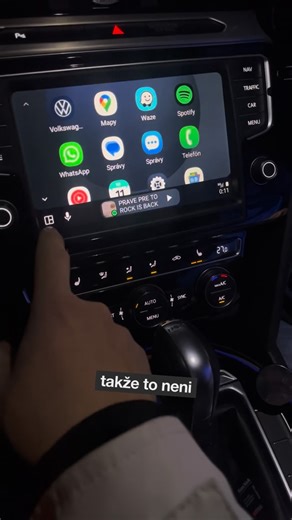 Chytrá Kára on Instagram: "🇸🇰 Aktualizácia firmvéru rádia na vozidle Volkswagen Passat B8 z roku 2016. V aute bola namontovaná jednotka MIB2 High tiež známa ako Discovery Media s pôvodným firmvérom ktorý ale nepodporoval zrkadlenie mobilu cez Android Auto a Apple carplay, v menu bol len MirrorLink ktorý už roky v podstate neexistuje. Po našej softvérovej úprave B8-mička už má android auto dokonca bezdrôtovo s prídavným adaptérom ktorý sa vkladá do USB portu. Samozrejme sme hneď aktualizovali M
