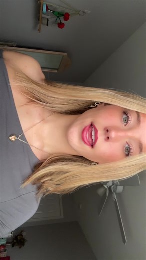 How to Tuck Your Hair Effectively for a Neat Look