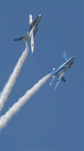 激レア・ブルーインパルス 2機のみで見せたローリングコンバットピッチ