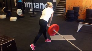 Jeg har blitt spurt om å stille opp på sommercoveret til et av Norges største blader, og nå ligger jeg i hardtrening for å komme i form. Her kjører jeg mageøvelsen Landmine. Har du testet den? :) | Vendela Kirsebom